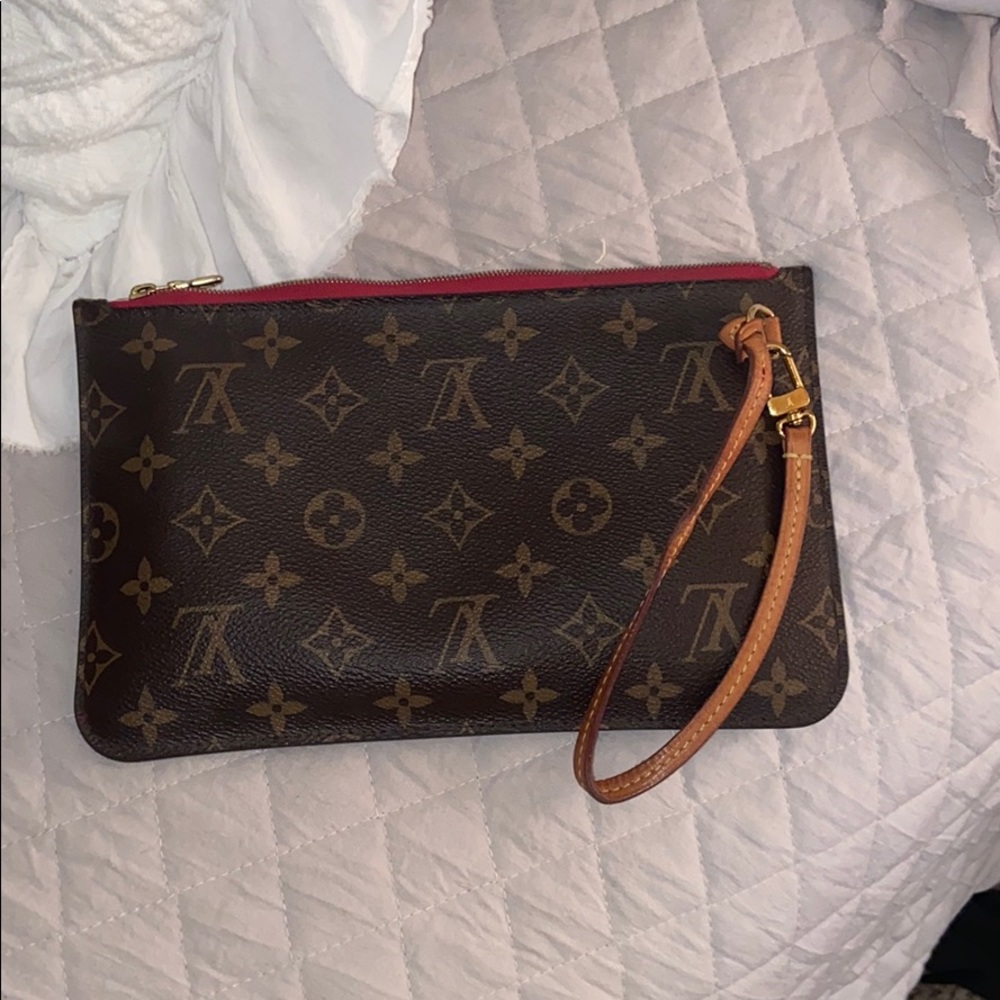 COPY - Louis Vuitton Neverfull wristlet!